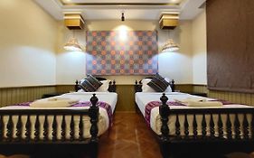 Mr Charles Hotel